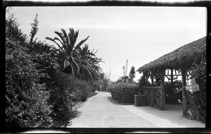 Dirt path near a bungalow in Santa Monica's Palisades Park, ca.1915