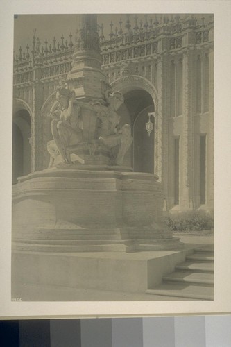 H456. [Base of "Water Sprites" column (Leo Lentelli, sculptor), Court of Abundance (Louis Christian Mullgardt, architect).]