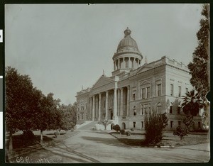 Exterior view of the Court House in Fresno, shown from Mariposa Street, ca.1910