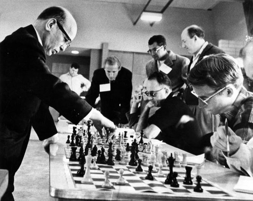 Reshevsky meets opponent