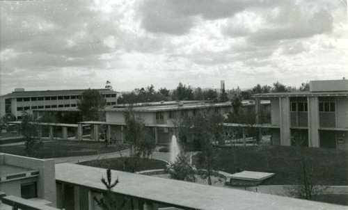 Pellissier Mall and college buildings, Pitzer College