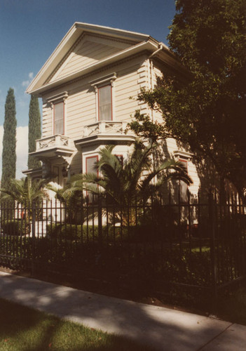 Minter house on 322 W. 3rd St. in 1983