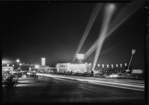 Crowd and lights at opening of Citizens National Bank, Los Angeles, CA, 1930