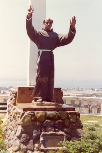 Statue of Junípero Serra at Serra Retreat, 1974