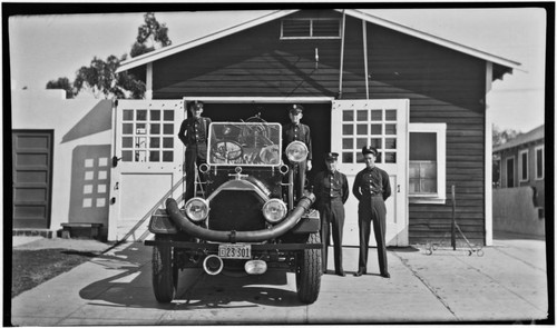 Personnel posing with fire engine in front of Station No. 7, 2178 Linden Avenue