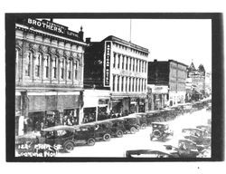 Main Street looking north, Petaluma, California, 1924