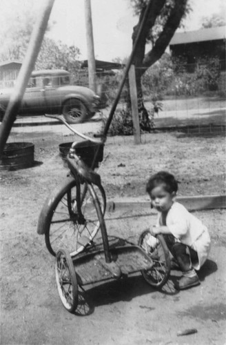 David Mendoza inspects the tricycle, [graphic]