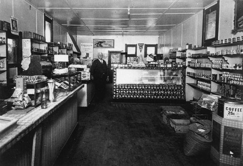 Gas station and grocery store operated by John Jennings, [graphic]