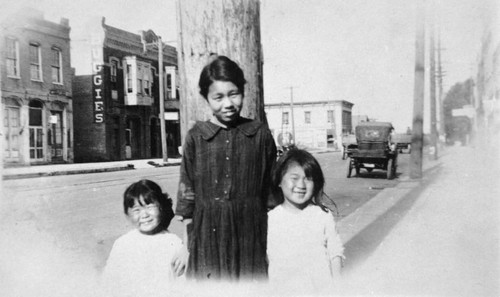 Masako Hirata, Elizabeth Ogawa and Helen Hirata, [graphic]