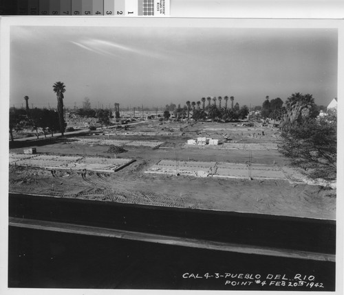 Photograph of the construction of public housing development Pueblo del Rio