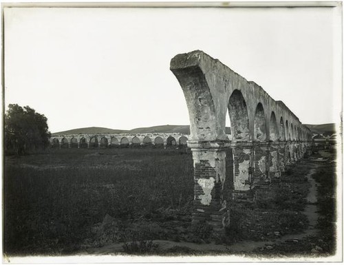 Quadrangle arches at the Mission San Luis Rey de Francia, Oceanside, 1900