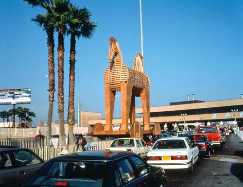 Toy an Horse: Installed at the U.S.-Mexico border crossing