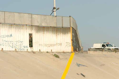 Aerial Bridge: yellow border line and border patrol