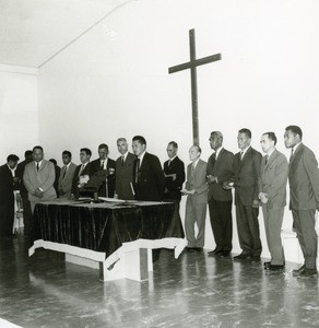 Inauguration of the Tahitian church of Noumea : pastors behind the Communion table