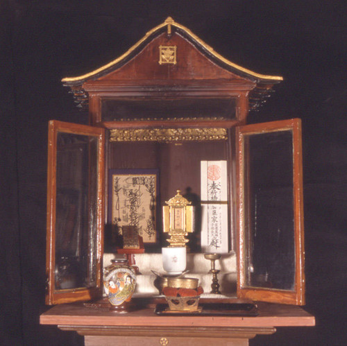 Buddhist shrine set