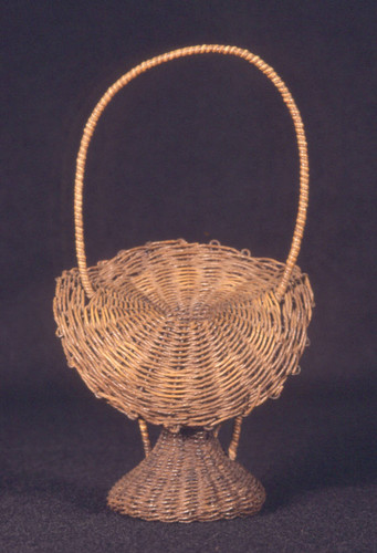 Woven vase basket with handle