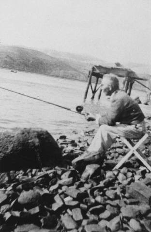 Kuzu Tsukamoto fishing