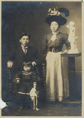 Masaichi and Shizu Uchida with baby daughter, Mary Uchida Kiino