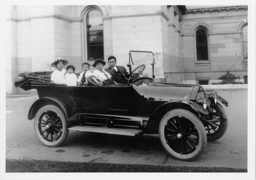 Walter Tsukamoto and family in car