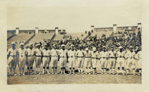 Baseball players lined up at Ewing Field, San Francisco