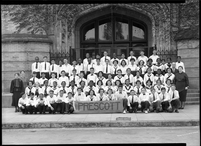 Prescott School class photograph in front of school building