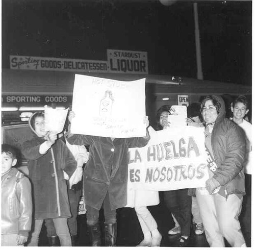 Delano's Stardust Liquor store and demonstrators