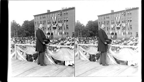Roosevelt. President Roosevelt on his tour through New England, 1902 - Speaking at Athol, Mass