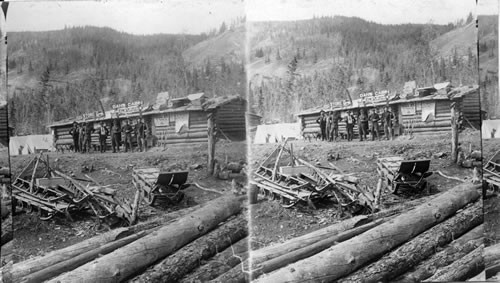"Dan's Cabin", the most noted stopping place on the Klondike Trail, Hootaligua River - Alaska