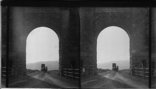 Gardiner. Mont. Entrance to Yellowstone Park. Wyo