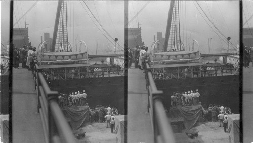 Steamship leaving landing, N.Y. City