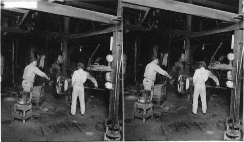 Cutting a carboy from blow-pipe after leaving mould, Glass Works, N.J