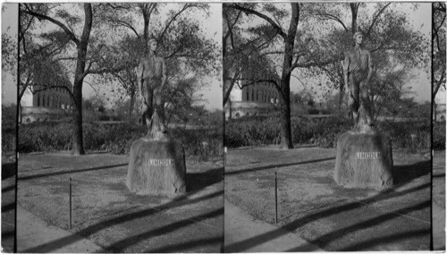 Statue of Lincoln in Garfield Park, Chicago, Ill