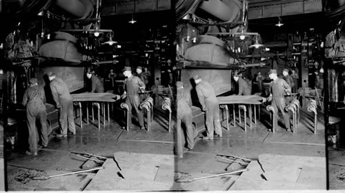 Removing steel plate from great cutting machine. Homestead, Penna