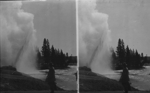 Riverside Geyser Yellowstone Park