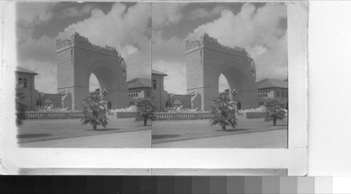 Memorial arch in ruins from earthquake April 18, 1906. Leland Stanford University Palo Alto