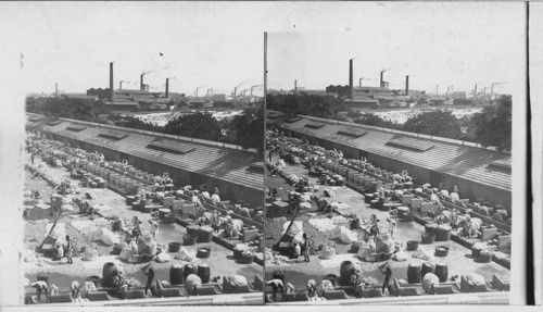 Native washermen at public Washing Place - Bombay, India