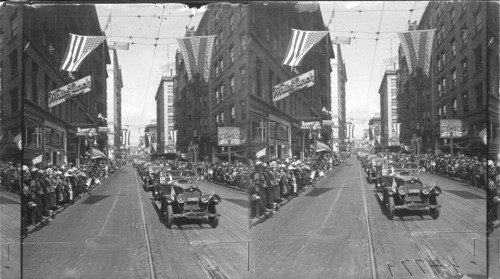 Presidential party going up Washington St. at Portland, Oregon. July 12, 1923