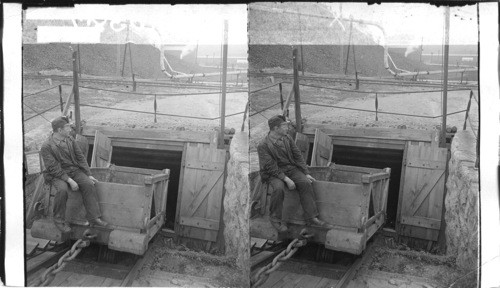 On the slope to the mine - empty cars returning to be filled. Anthracite Mine, Penna