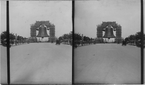 The Gate Way to the Sesqui Centennial Fair, Phila., Pa. A "Liberty Bell."