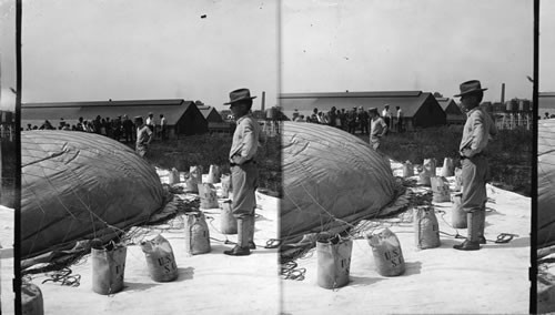 Close view of the partly filled bag. U.S. Army Balloon Corps. Wash., D.C