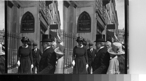 Lloyd George entering church. Paris, 1919