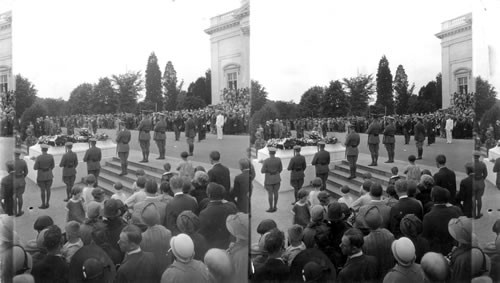 French Officers placing wreath on Tomb of the Unknown Soldier, Arlington National Cemetery, May 30, 1928