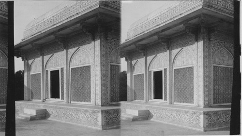 Pavilion on top of Tomb of Itimadu daulah - Agra. India