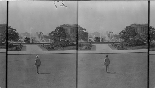 N.W. to Parkway (Entrance to Fairmount Park) Logan Fountain in foreground. Phila., Pa