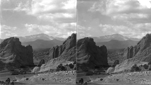 Garden of the Gods Gateway and Pike's Peak, Col