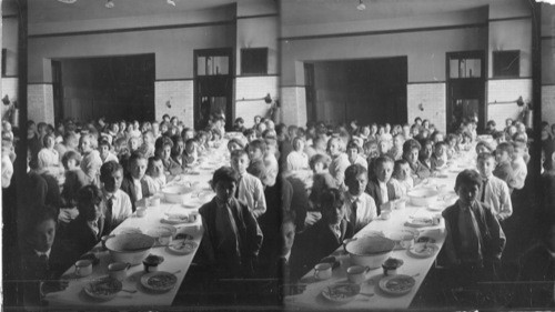 Roomy Lunch dinning room, Chicago. School children