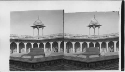 Akbar’s Tomb, Sikandarah (Kohinoor was once set in pillar beyond kneeling man). India