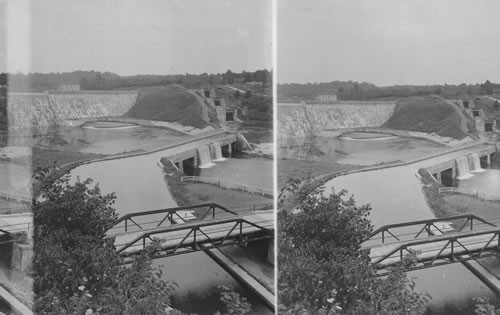 Where the Erie Canal crosses the Mohawk River climbs the hill, Rome, N.Y