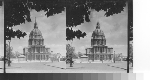 Hotel des (the) Invalides, containing Napoleon's tomb. Paris