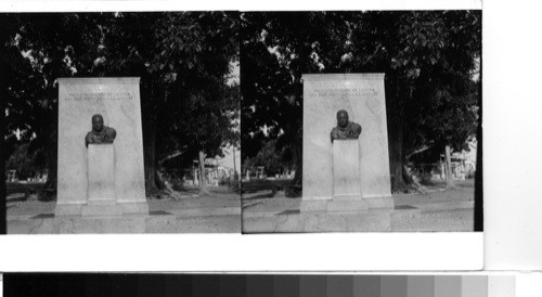 Cuba - Province of Oriente - Santiago de Cuba: The famous bust of Theodore Roosevelt, leader of the famous Rough Riders in their charge up San Juan Hill (Loma San Juan) to battle and finally vanquish the Spaniards entrenched on its fortified summit. This monument to the famous "Teddy" stands in the Parque Roosevelt at the northern end of the city just at the beginning of the Viste Alegre district, a new residential district growing up out beyond the busy city's crowded areas. A short distance away is Loma San Juan (San Juan Hill), and here in the little park named for the great American the Santiago zoological garden is housed, perhaps a tribute to the man's further prowess as a big-game hunter